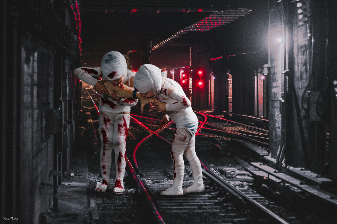 Mummies enjoying a snack