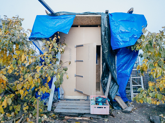 Installing the door